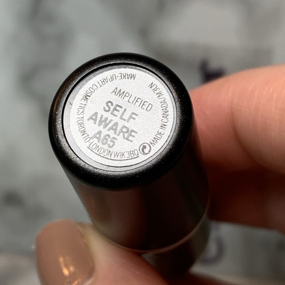 SELF AWARE Amplified Lipstick MAC - Picture 7 of 13